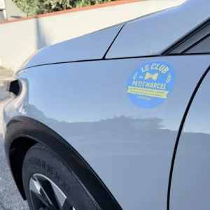 Autocollant Le Petit Marcel sur sa Renault Clio